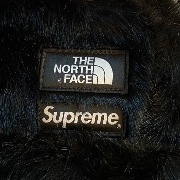 Brand New with Tags Authentic Supreme / North Face Black Fur Waist Bag - Picture 5 of 5